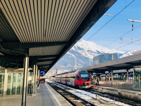 Hauptbahnhof Innsbruck - Winterurlaub  mit dem Zug 