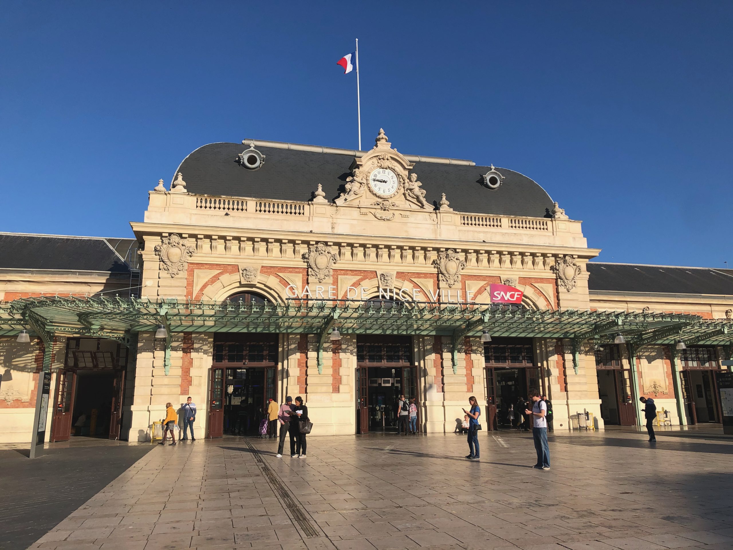 Bahnhofsvorplatz in Nizza