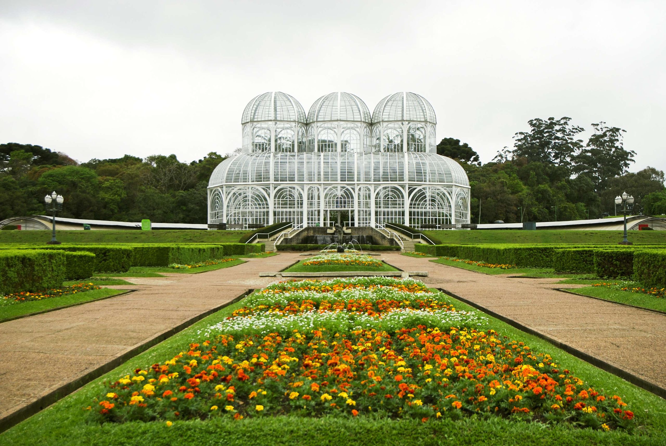 Wahrzeichen der Stadt: der botanische Garten Greenhouse in Curitiba (mit Gewächshaus im Jugendstil)