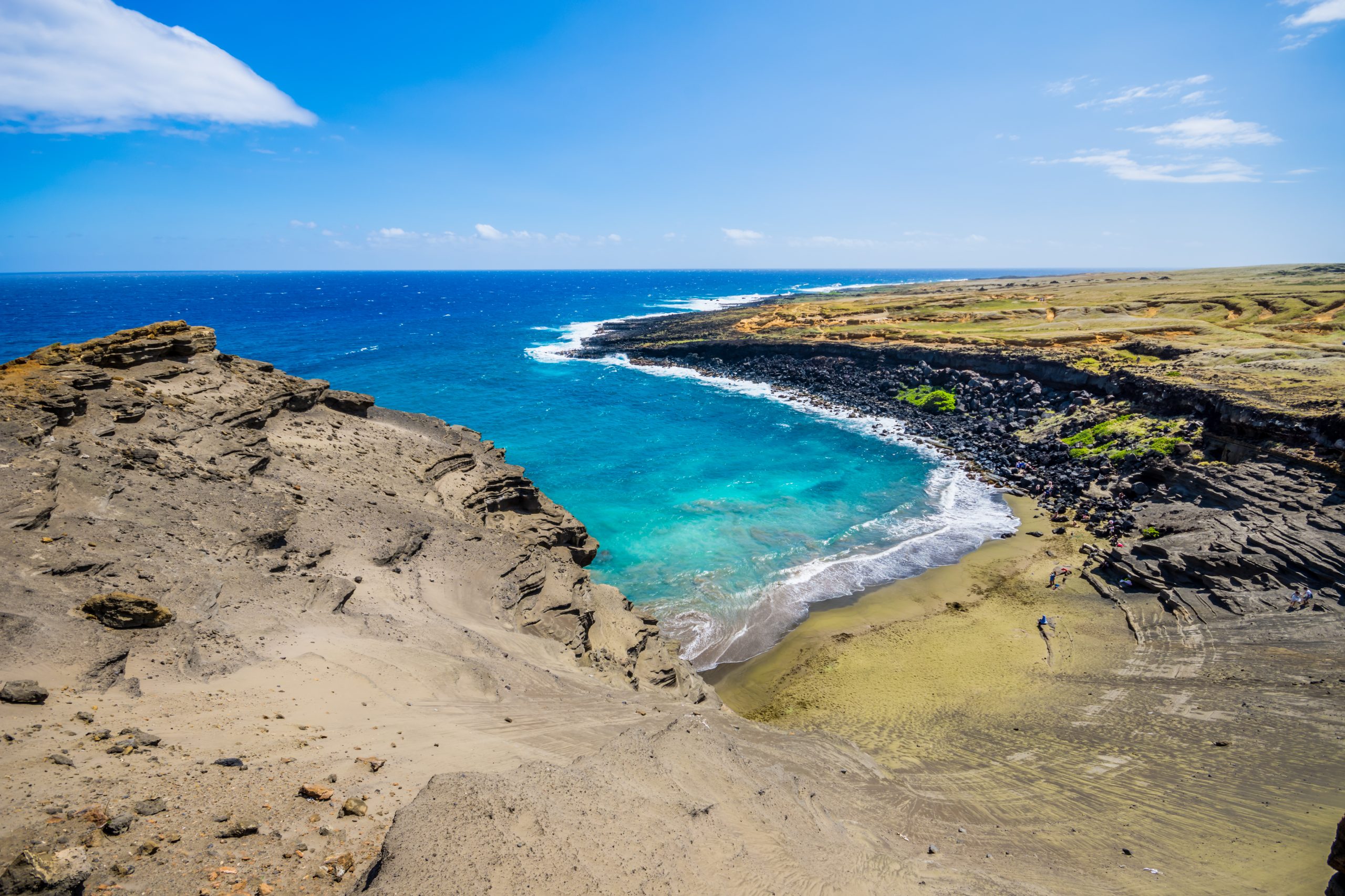 Bunte Reiseziele weltweit - der Papakolea Beach oder Green Sand Beach auf Hawaii
