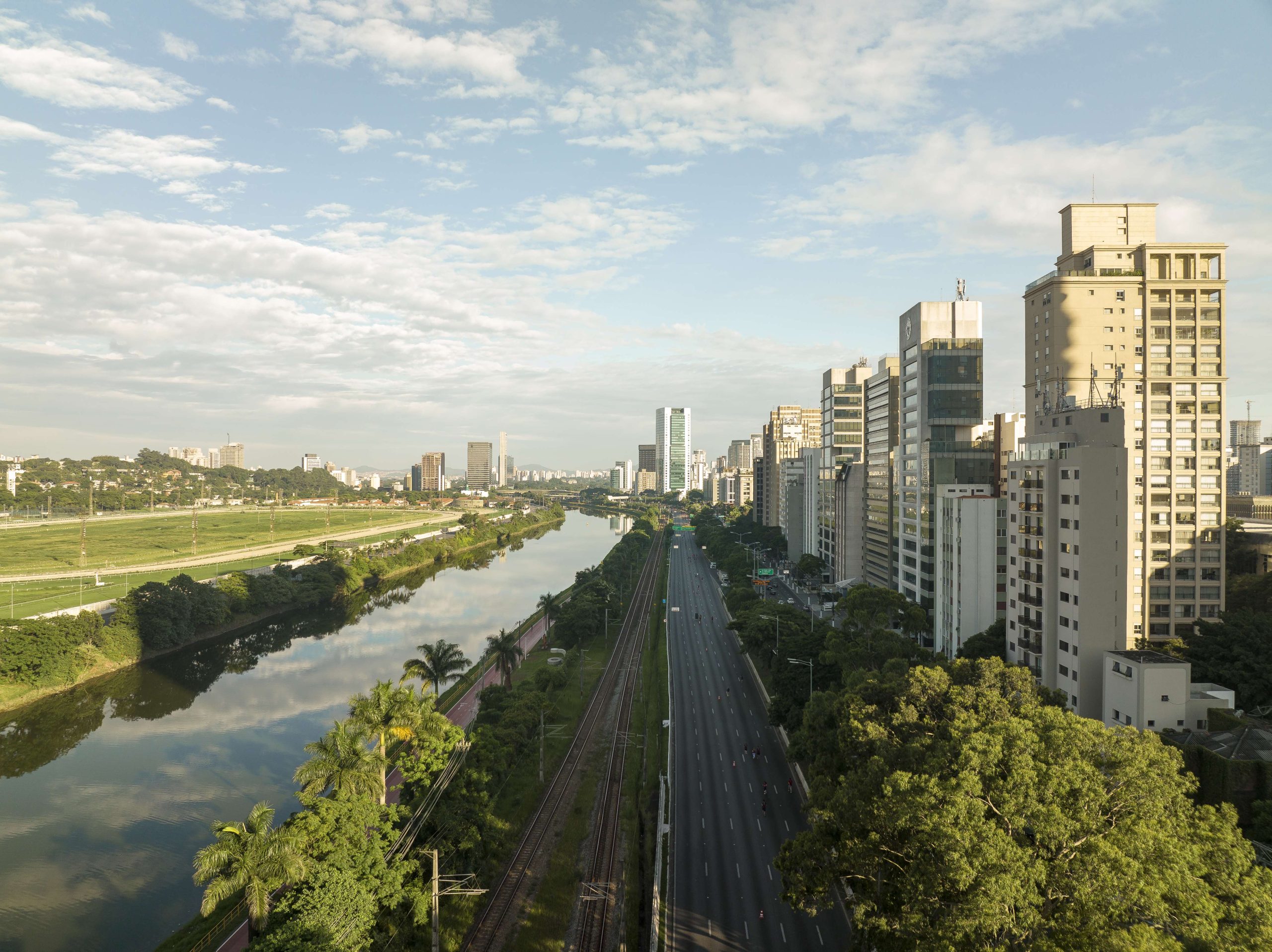  Avenida Marginal Pinheiros in Sao Paulo, Brasilien