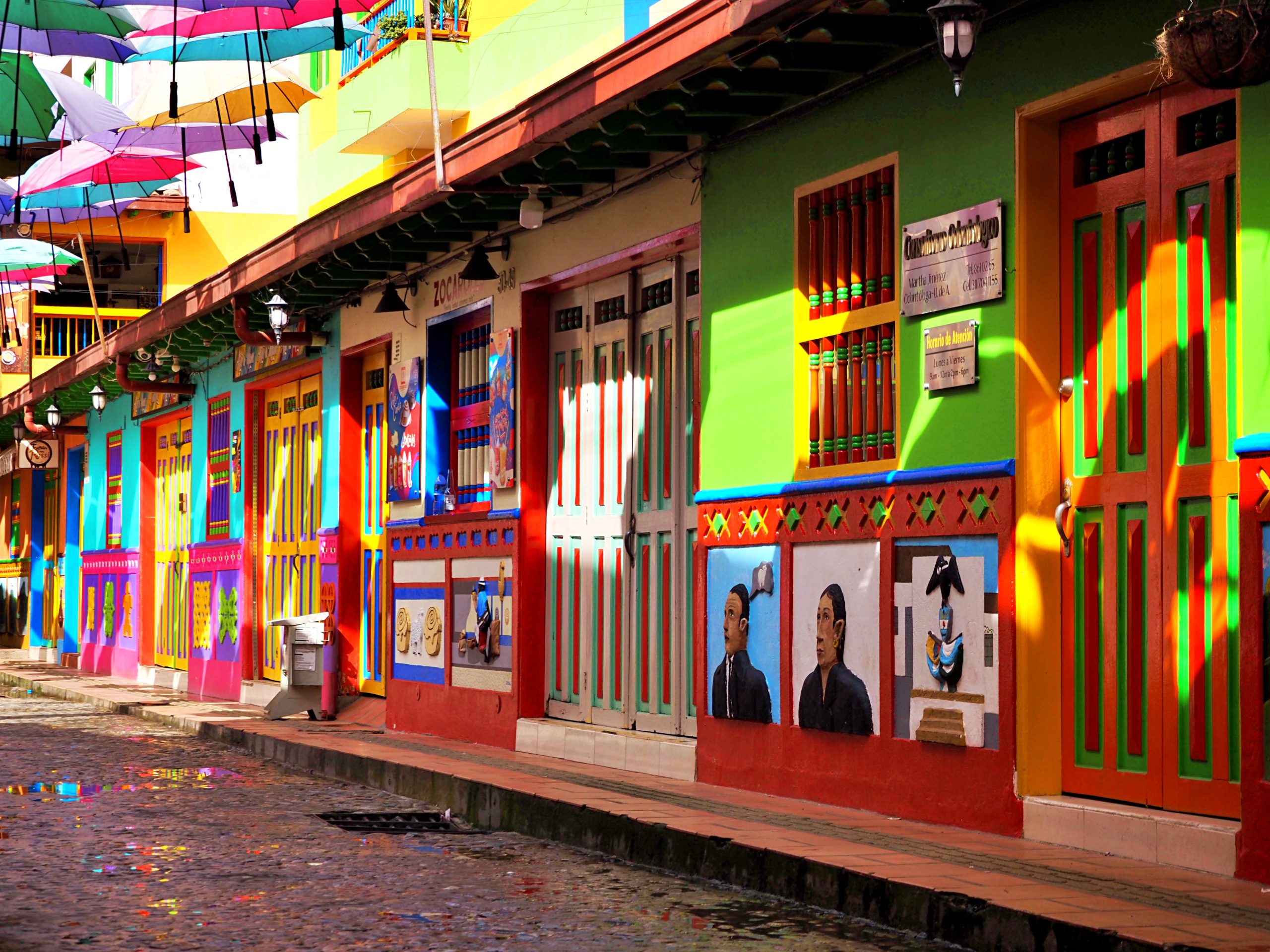 Bunte Reiseziele in Kolumbien - die Stadt Guatapè im Herzen des Landes