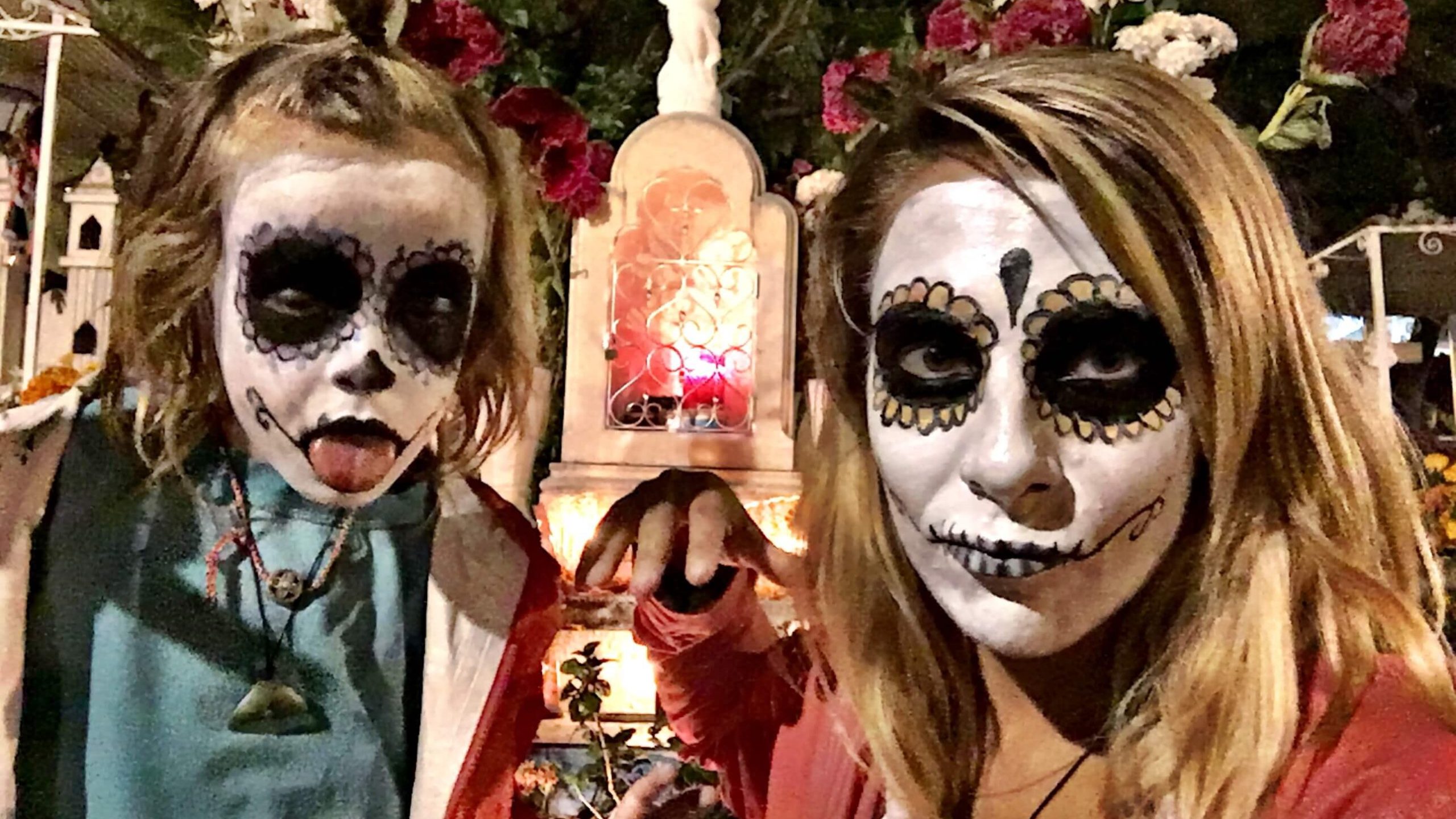 Bärtimussmit Janina mit Max am Dia de los Muertos in Mexiko