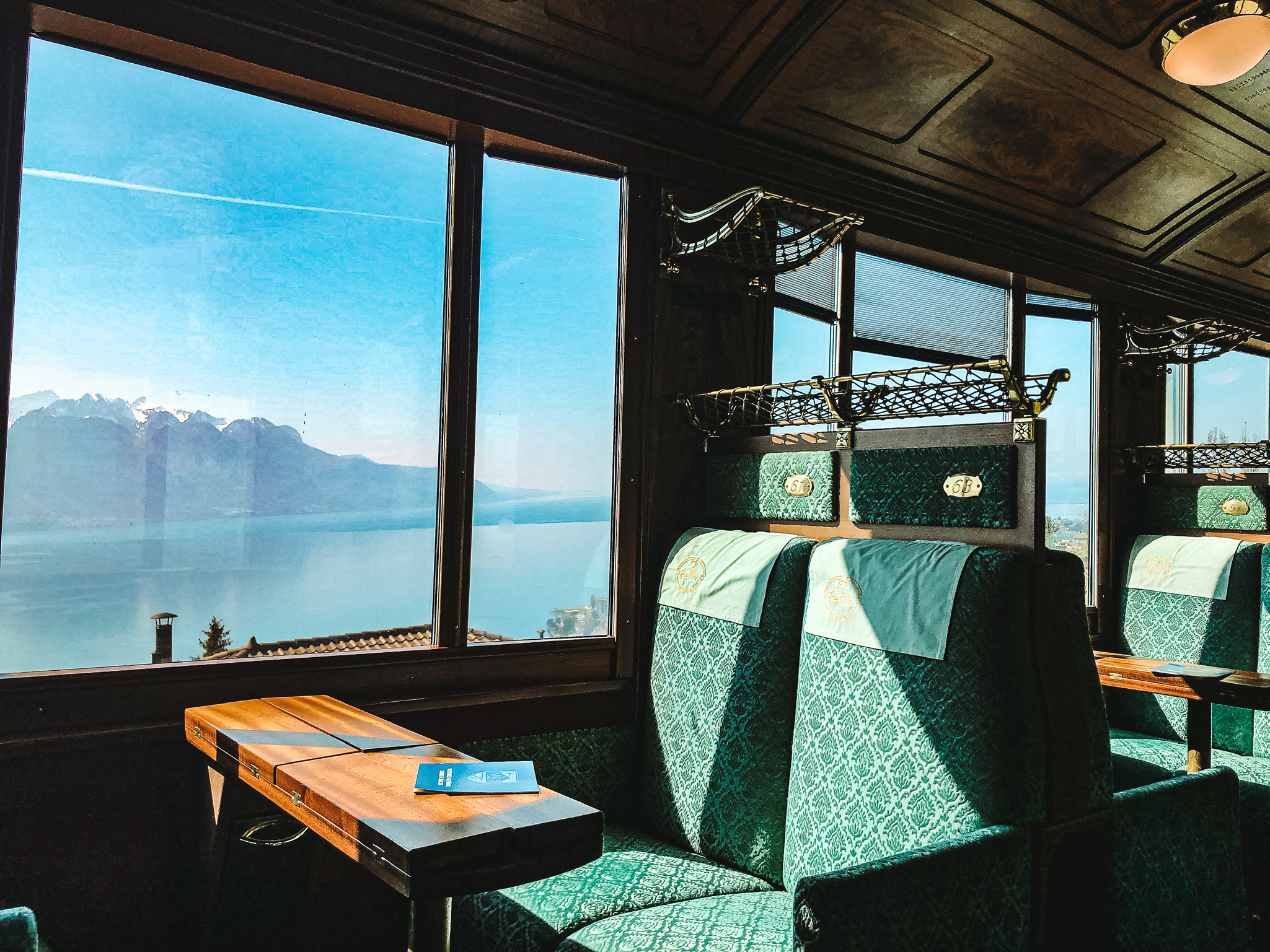 Zugabteil in Schweizer Zug nach Montreux